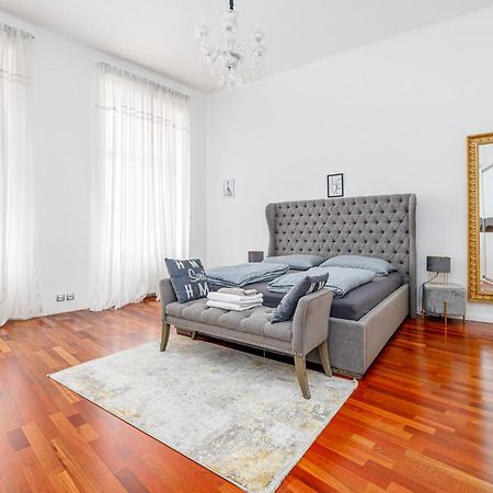 Newly Renovated Apartment In The Old Town Bratislava Eksteriør billede
