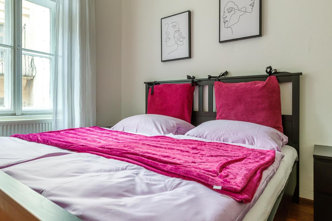 Newly Renovated Apartment In The Old Town Bratislava Eksteriør billede