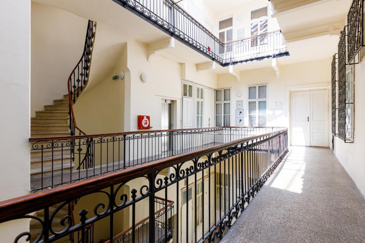 Newly Renovated Apartment In The Old Town Bratislava Eksteriør billede