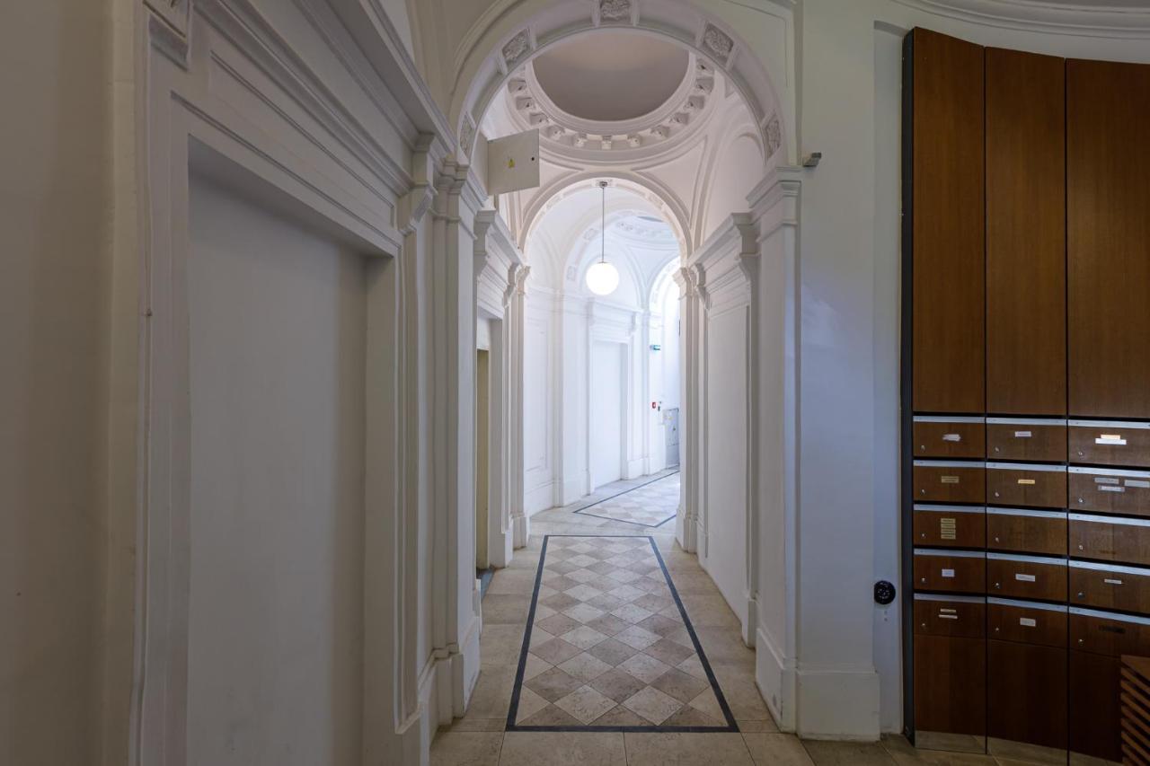 Newly Renovated Apartment In The Old Town Bratislava Eksteriør billede